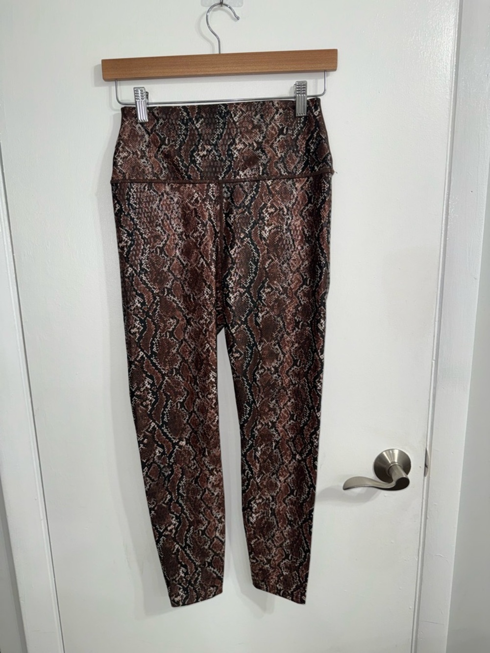 Carbon38 Printed High Rise 7/8 Legging in True Snake Size Medium - Picture 4 of 7